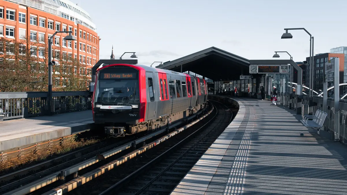 A Beginner’s Guide to Commuting from The Glen: Transit, Parking, and Rush-Hour Hacks