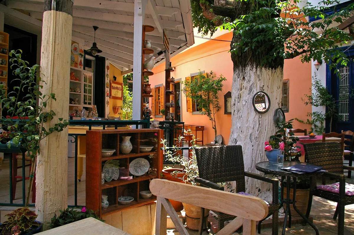 The Glen’s Best Patios for Fall: A Neighborhood Comparison